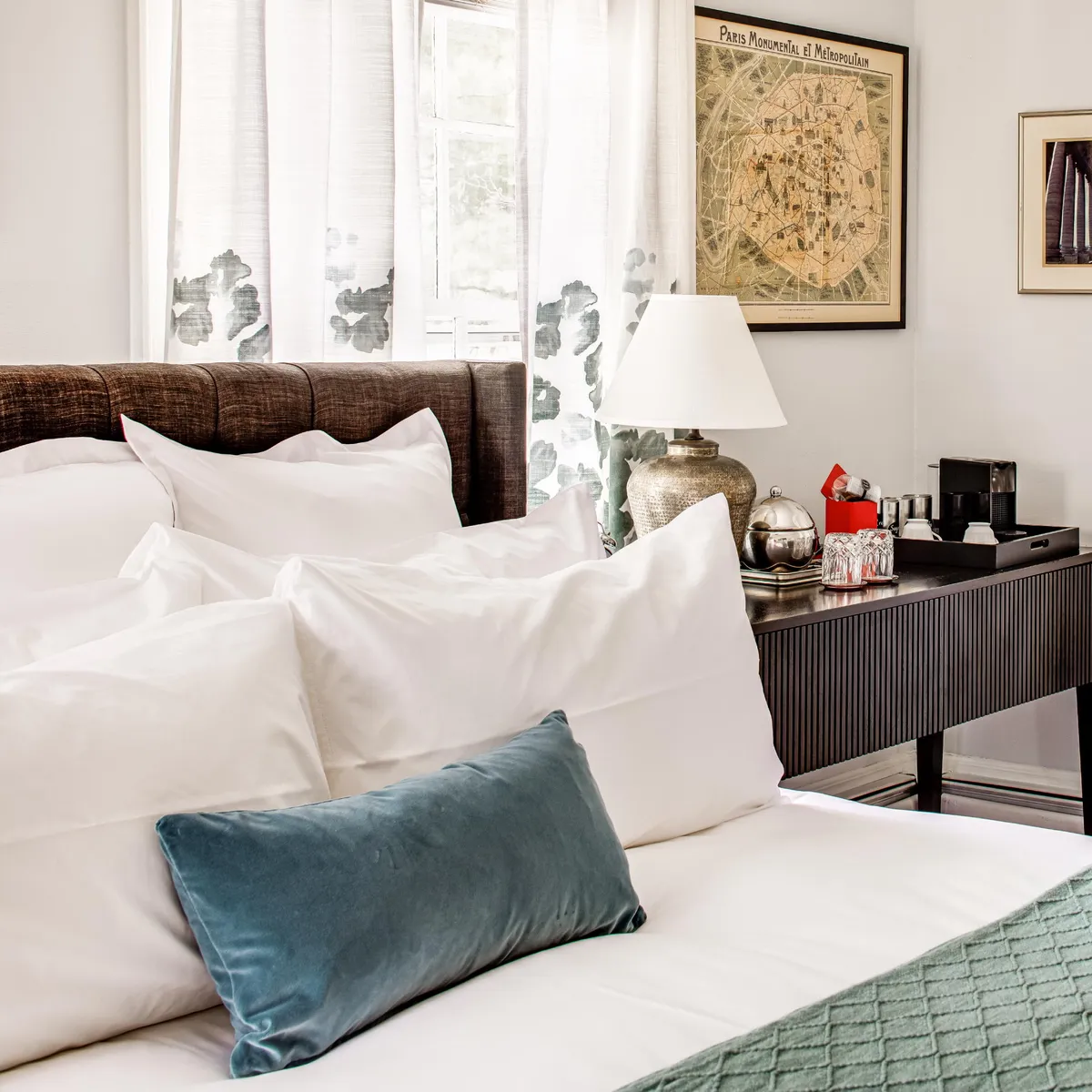 The foundation of a good orthopedic mattress lies in its ability to support proper spinal alignment. A mattress that doesn't properly support your spine can exacerbate existing pain or contribute to new discomfort. Duxiana offers dynamic contouring support that adapts to the natural curves of your body. Unlike traditional mattresses, which may create pressure points by failing to conform to your body's shape, Duxiana mattresses use an advanced continuous coil system to ensure that every part of your body, from your head to your feet, is evenly supported. This support helps to keep your spine in alignment, reducing strain on muscles and ligaments, and ultimately alleviating pain.

The ability of the Duxiana mattress to adjust to your body's specific needs means that whether you sleep on your side, back, or stomach, the mattress will provide tailored support that prevents misalignment. This dynamic support system is key in reducing the tension and pressure that contribute to back pain.

